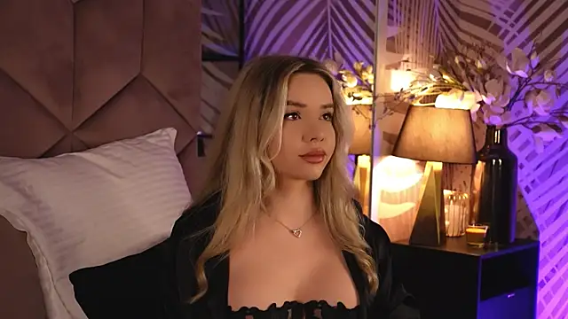 KatyaBelle online show from December 3, 2025, 9:36 pm