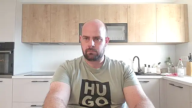 bearlover992 online show from October 11, 2025, 10:05 am