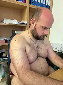 bearlover992 online show from March 10, 2025, 10:28 am