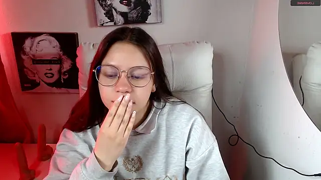 SamanthaRoldaan online show from December 18, 2025, 2:10 pm