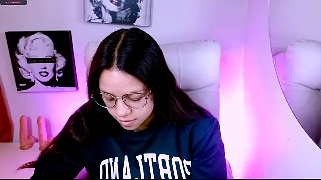 SamanthaRoldaan online show from March 10, 2026, 3:27 pm