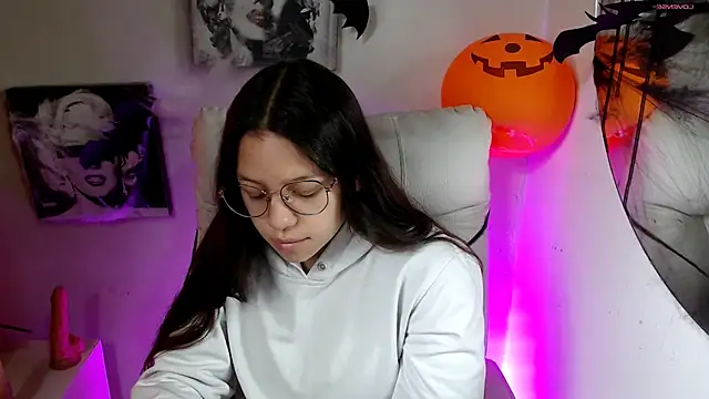 Snapshot of SamanthaRoldaan chatting on October 29, 2025, 3:00 pm SamanthaRoldaan online show from October 29, 2025, 3:00 pm