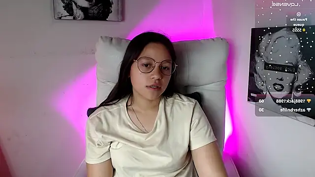 Snapshot of SamanthaRoldaan chatting on March 8, 2025, 8:25 pm SamanthaRoldaan online show from March 8, 2025, 8:25 pm