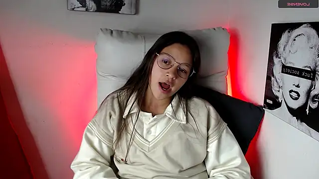Snapshot of SamanthaRoldaan chatting on March 6, 2025, 6:48 pm SamanthaRoldaan online show from March 6, 2025, 6:48 pm