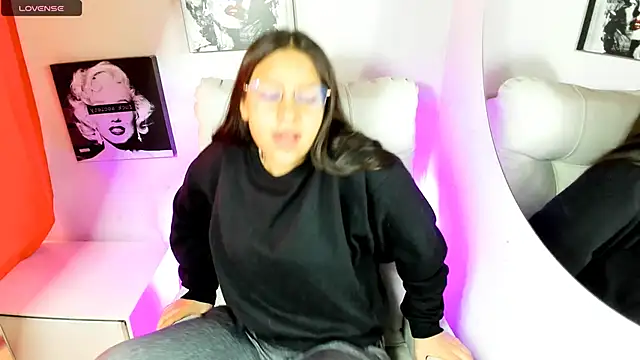 SamanthaRoldaan online show from April 19, 2026, 6:10 pm