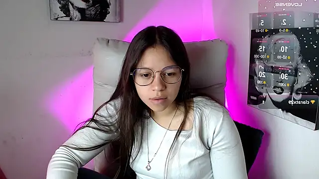 Snapshot of SamanthaRoldaan chatting on March 10, 2025, 4:57 pm SamanthaRoldaan online show from March 10, 2025, 4:57 pm