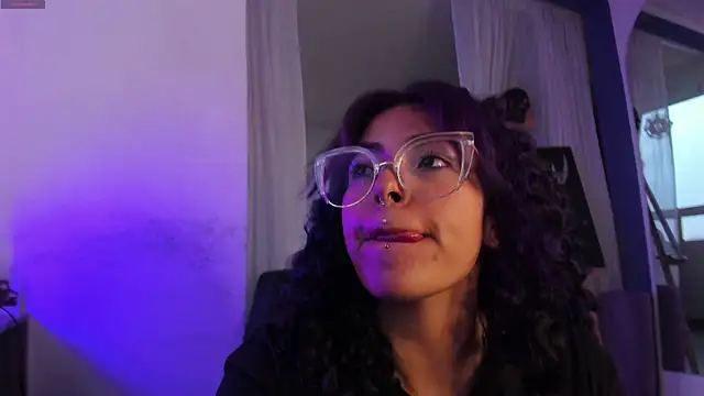 Snapshot of witchviolet chatting on February 26, 2025, 11:09 pm witchviolet online show from February 26, 2025, 11:09 pm