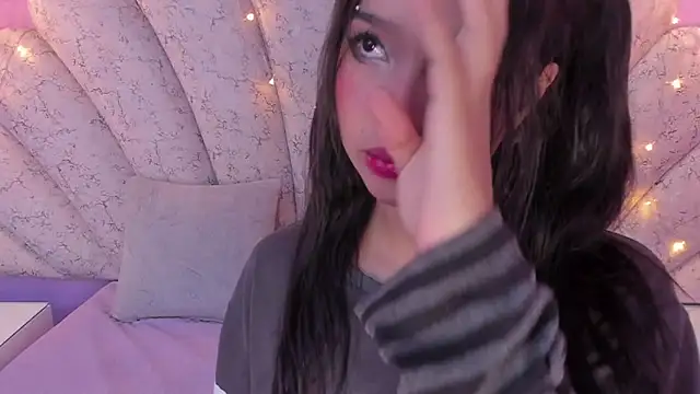 chloe watson  online show from March 9, 2025, 11:35 pm