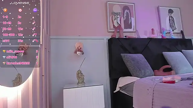 chloe watson  online show from November 4, 2025, 7:50 pm