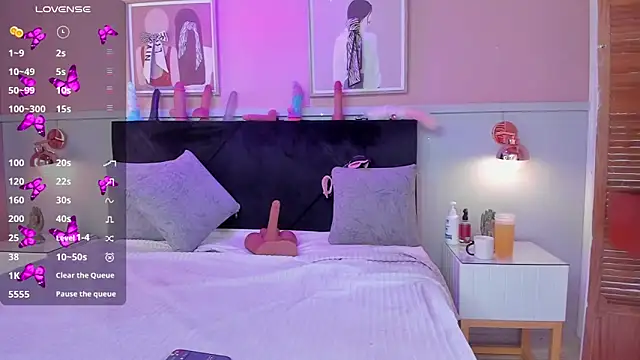 Snapshot of chloe_watson_ chatting on December 17, 2025, 7:30 pm chloe watson online show from December 17, 2025, 7:30 pm