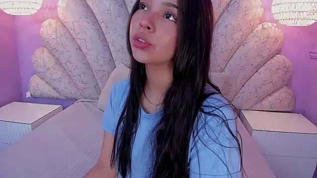 chloe watson  online show from March 20, 2025, 8:29 pm