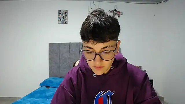 linda 33 online show from April 12, 2026, 2:26 am