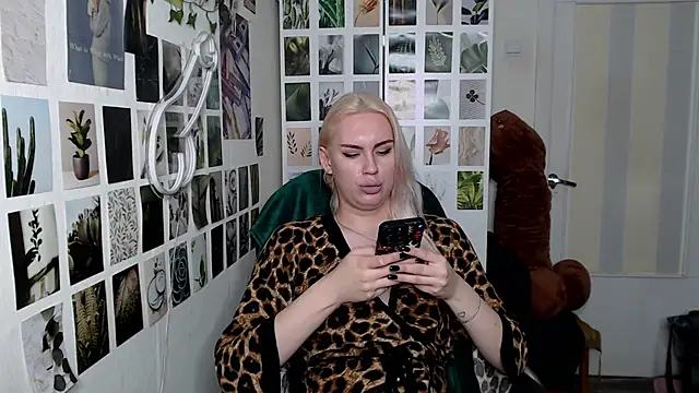 CapriScorpion online show from October 10, 2025, 1:23 pm