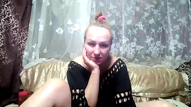 Snapshot of Alina_Night_777 chatting on February 18, 2025, 12:06 pm Alina Night 777 online show from February 18, 2025, 12:06 pm