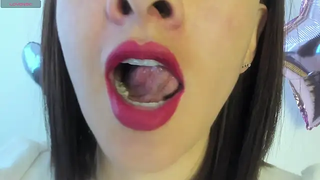 Snapshot of queen_fetish chatting on June 18, 2026, 3:39 pm queen fetish online show from June 18, 2026, 3:39 pm