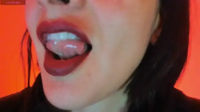 queen fetish online show from November 13, 2025, 10:19 am