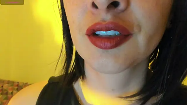 queen fetish online show from October 5, 2025, 9:33 am