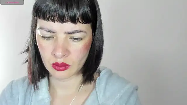 queen fetish online show from December 19, 2025, 1:13 pm