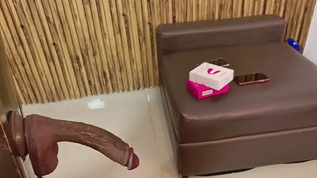 evelynjohnsoon online show from November 22, 2025, 1:54 pm