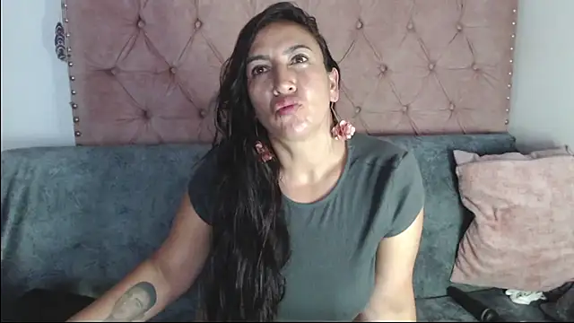 missbella1 online show from October 26, 2025, 9:37 pm