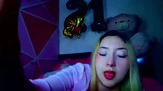 Snapshot of Barbie_girl_69 chatting on October 13, 2025, 2:35 am Barbie girl 69 online show from October 13, 2025, 2:35 am