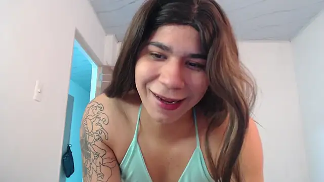 Snapshot of Moon_Foxxy chatting on June 10, 2026, 11:17 pm Moon Foxxy online show from June 10, 2026, 11:17 pm