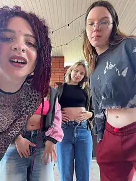 RollingGirls online show from April 17, 2026, 1:03 pm