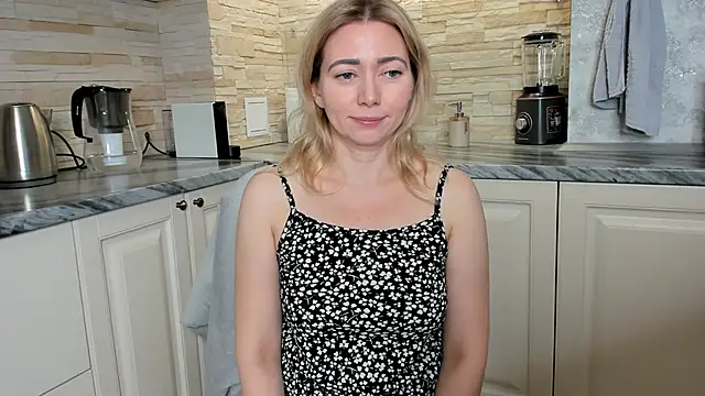 amanda   grey online show from November 21, 2025, 1:32 pm