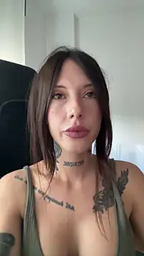 BellaGiaxx online show from November 1, 2025, 1:05 pm