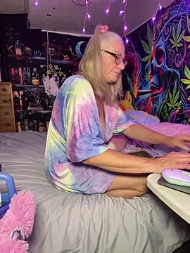 Snapshot of TrenaAnne chatting on May 21, 2026, 2:47 pm TrenaAnne online show from May 21, 2026, 2:47 pm