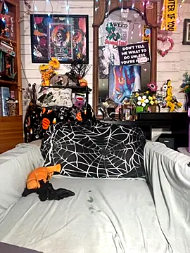 TrenaAnne online show from October 20, 2025, 2:50 pm