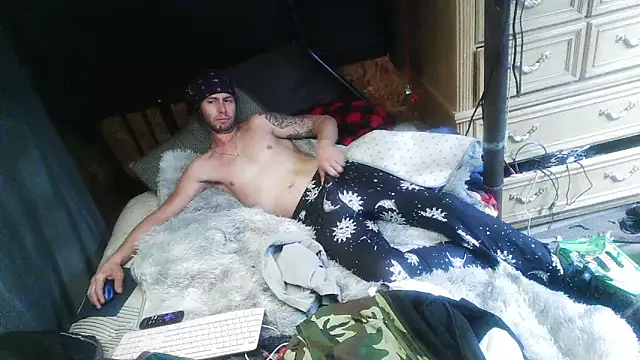 Snapshot of cdressupdiva chatting on December 11, 2024, 2:19 am cdressupdiva online show from December 11, 2024, 2:19 am