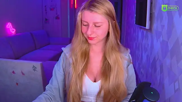 Snapshot of AmaliaQueen chatting on November 7, 2025, 1:59 pm AmaliaQueen online show from November 7, 2025, 1:59 pm