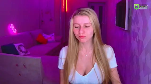 Snapshot of AmaliaQueen chatting on December 15, 2025, 2:01 pm AmaliaQueen online show from December 15, 2025, 2:01 pm