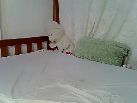 pretty leila2 online show from April 16, 2026, 8:42 pm