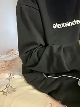 POCARI SWEAT online show from April 1, 2026, 12:57 am