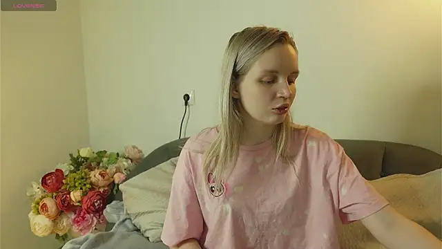 Beatrica Klein online show from November 17, 2025, 4:00 pm