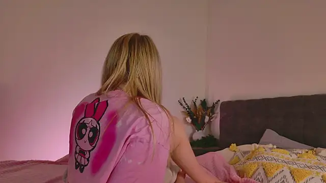 Beatrica Klein online show from April 8, 2026, 3:35 pm