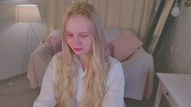 Beatrica Klein online show from April 17, 2026, 2:53 pm