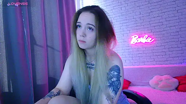 -Stacyy- online show from October 18, 2025, 5:09 am