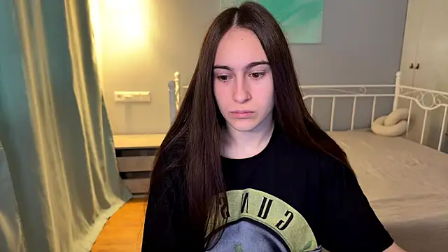 Snapshot of AliceKolltt chatting on June 25, 2026, 12:43 pm AliceKolltt online show from June 25, 2026, 12:43 pm