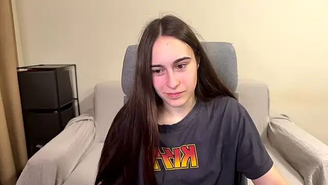 Snapshot of AliceKolltt chatting on June 3, 2026, 9:30 pm AliceKolltt online show from June 3, 2026, 9:30 pm