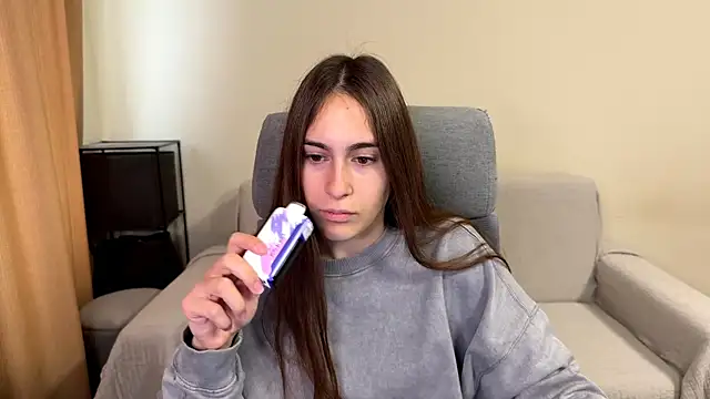 AliceKolltt online show from October 21, 2025, 7:52 am