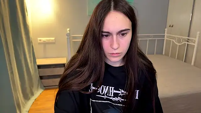Snapshot of AliceKolltt chatting on July 14, 2026, 2:05 am AliceKolltt online show from July 14, 2026, 2:05 am