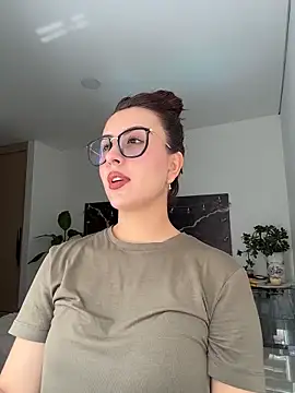 EmaSaenz online show from February 18, 2026, 6:04 pm