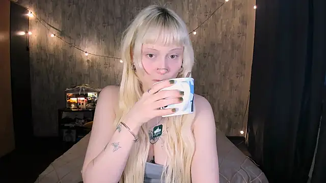 Snapshot of MariaMango chatting on December 14, 2025, 4:29 am MariaMango online show from December 14, 2025, 4:29 am