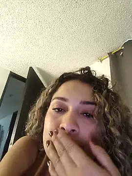 Sara smiiith211 online show from April 18, 2026, 8:09 pm