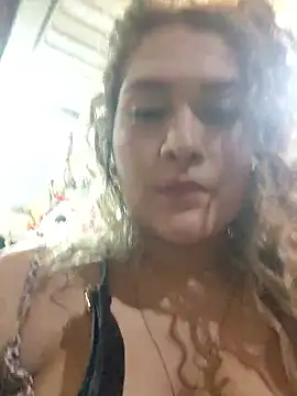 Sara smiiith211 online show from January 7, 2026, 11:43 pm