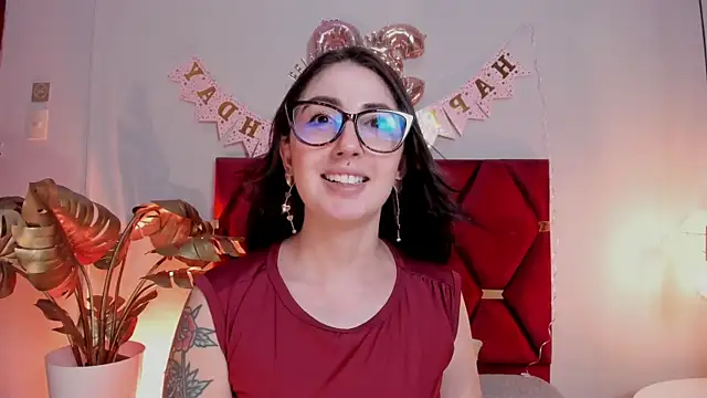 Snapshot of Emilywatsonn chatting on May 22, 2026, 12:41 am Emilywatsonn online show from May 22, 2026, 12:41 am