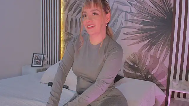 Samaantha-White online show from October 14, 2025, 11:33 am